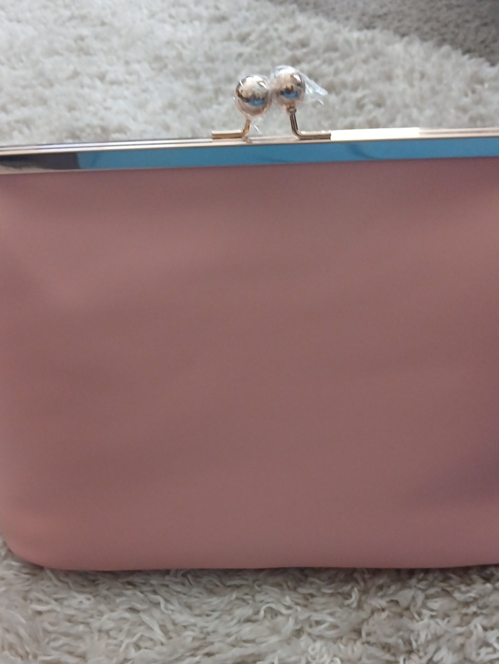NWOT PINK KISS LOCK CLUTCH - Picture 4 of 10